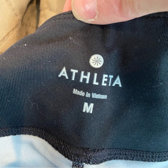 ATHLETA Kailua Luma Capri Chaturanga Leggings Medium - Picture 5 of 8